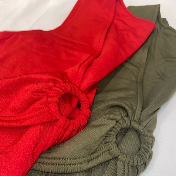 BUNDLE V-Neck Plunge Ring Crop Tops 🌹 - Picture 11 of 13